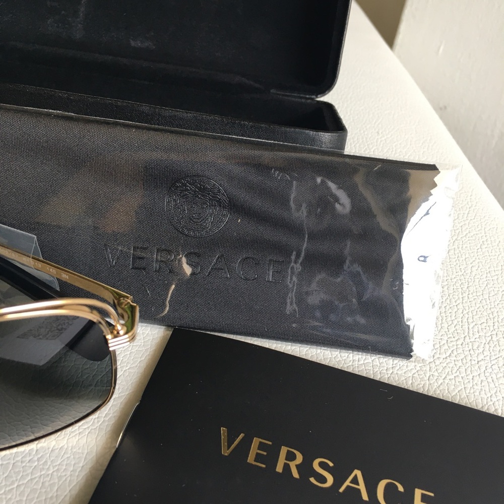 VERSACE Dark Grey Rectangular Men’s Sunglasses VE2242 100287 61 - Picture 12 of 14